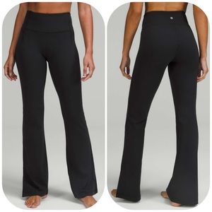 Lululemon Groove Super-High-Rise Split-Hem Flare Pant *Nulu EUC
Black size 6